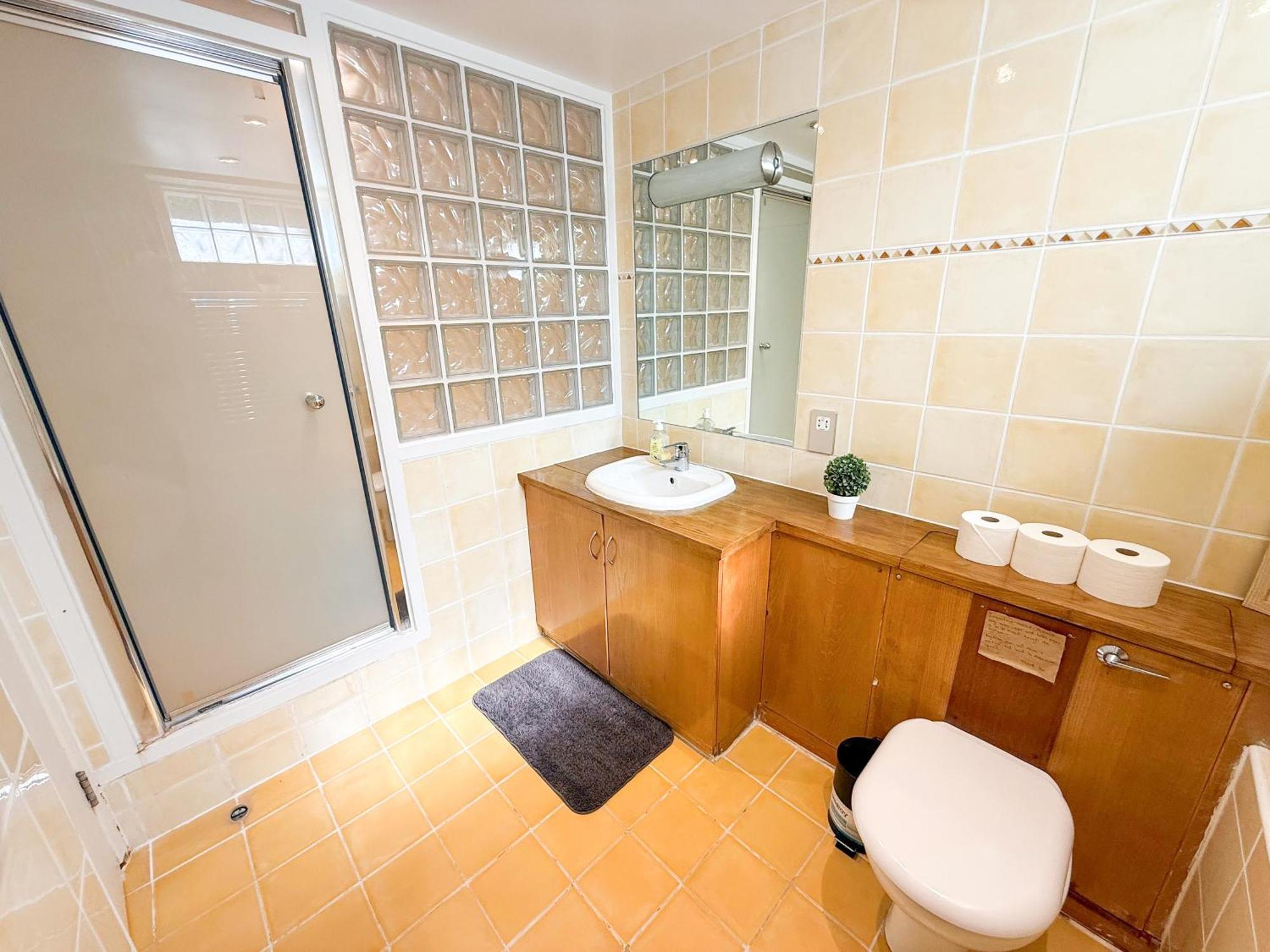 Detached House With Free Parking In Little Venice Near Paddington Hyde Park Apartment