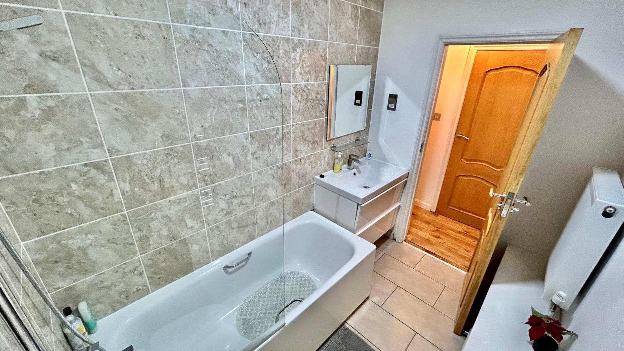 Detached House With Free Parking In Little Venice Near Paddington Hyde Park
