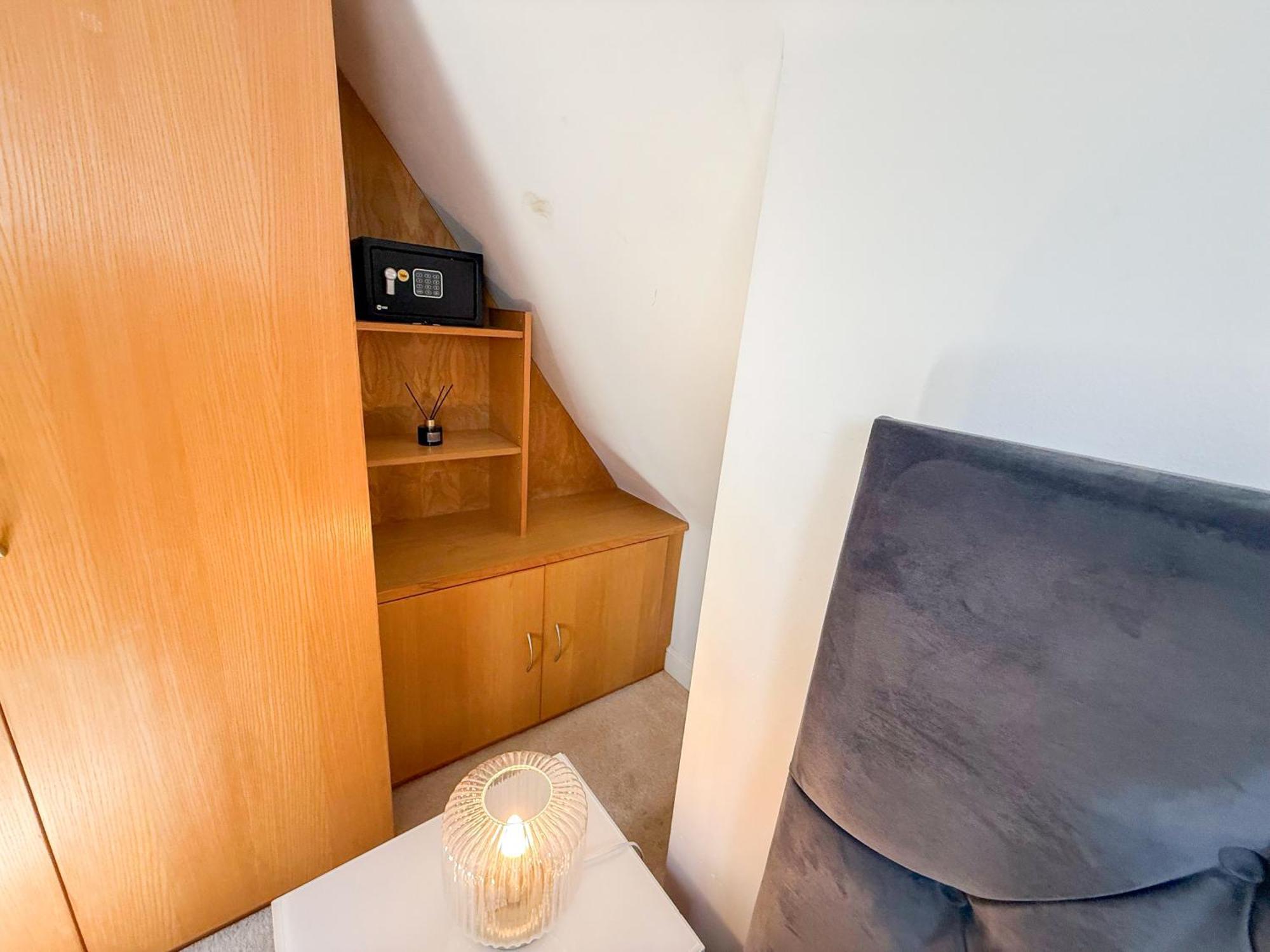 Detached House With Free Parking In Little Venice Near Paddington Hyde Park Apartment