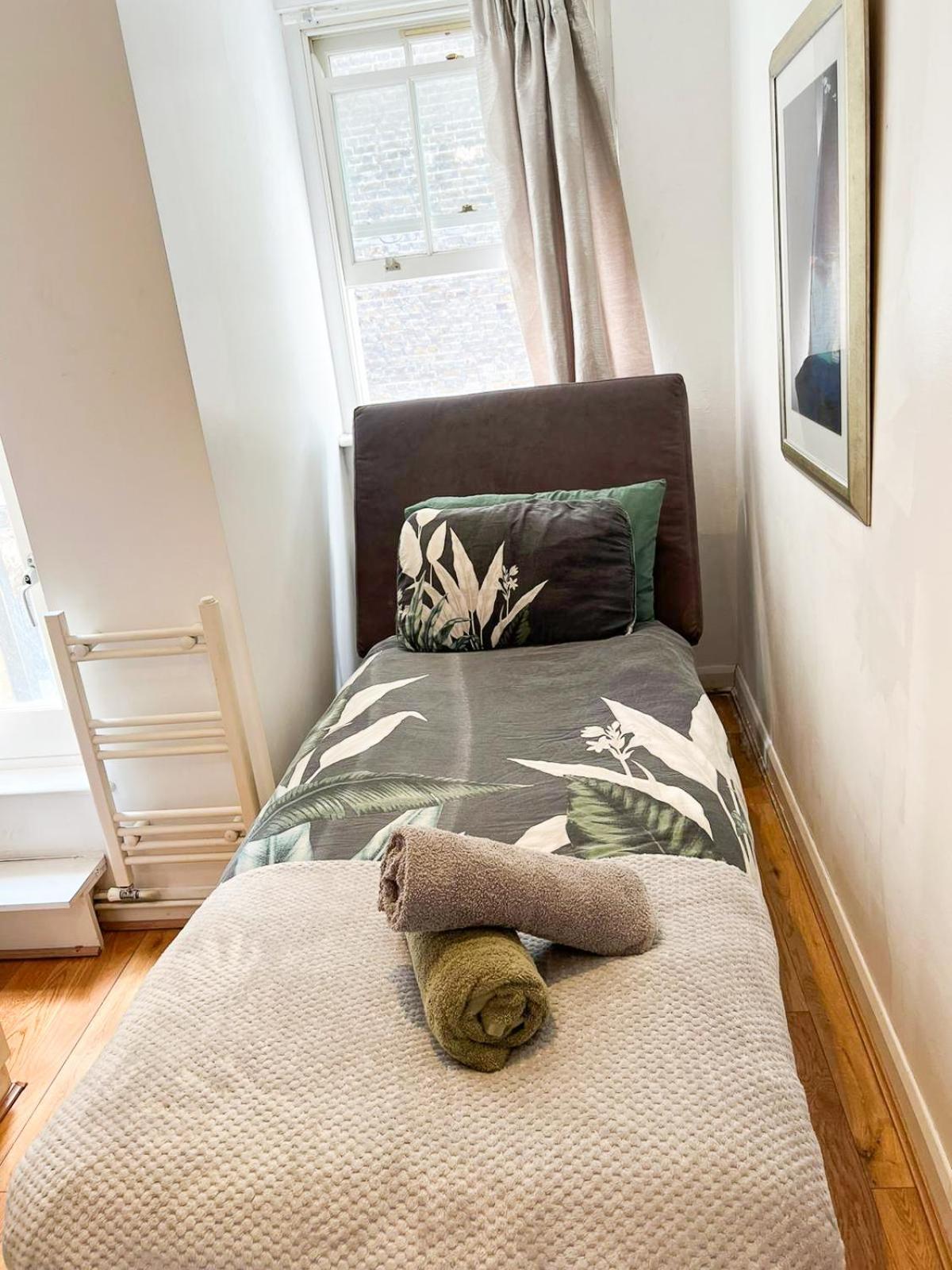 Detached House With Free Parking In Little Venice Near Paddington Hyde Park Apartment London