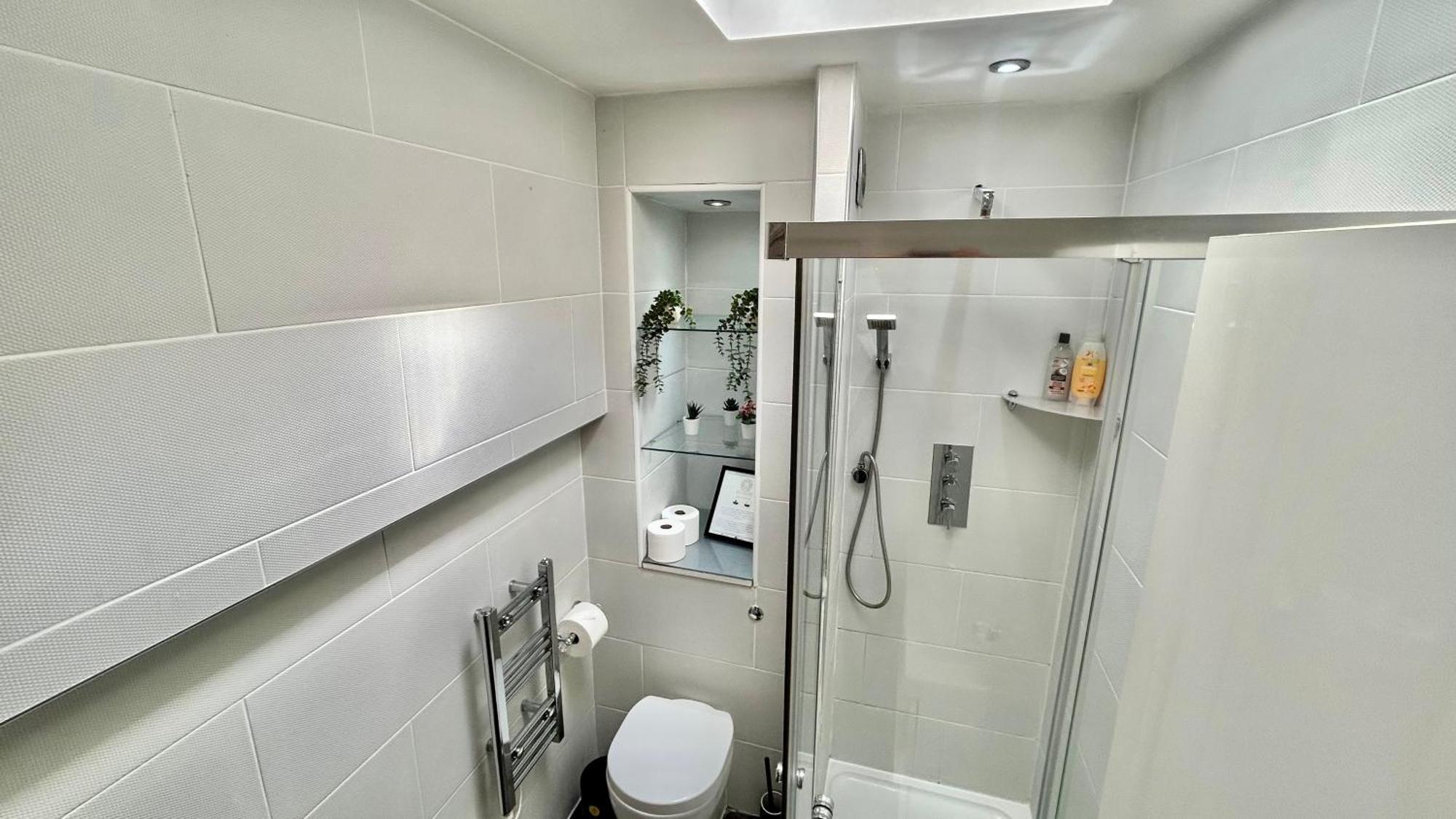 Detached House With Free Parking In Little Venice Near Paddington Hyde Park Apartment *