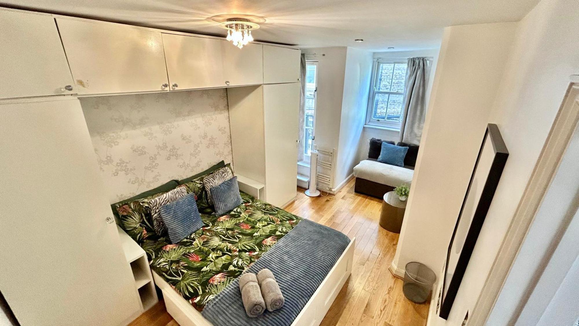 Detached House With Free Parking In Little Venice Near Paddington Hyde Park Apartment London